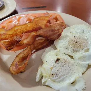 ows bacon, eggs, tomato, and toast