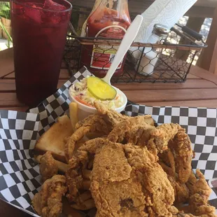 Wow great fried everything, lightly breaded, favors r great, food always hot. Never disappointed. U r welcomed with a smile &amp; quick service.