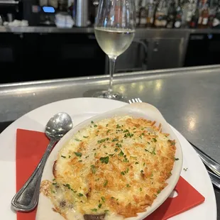 Chicken and mushroom crepes with Vino Verde.