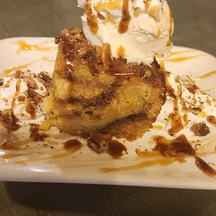 Bread pudding a la mode