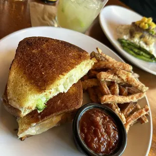Crab melt w/ sweet potatoes fries