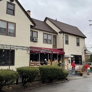 Exterior of Fat Cats.