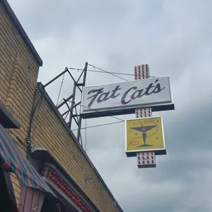 One of the few "Tru Dives" in Lake Geneva.