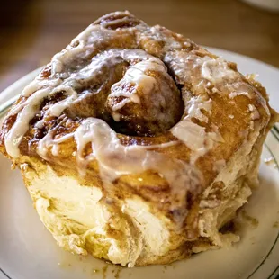 a cinnamon roll on a plate