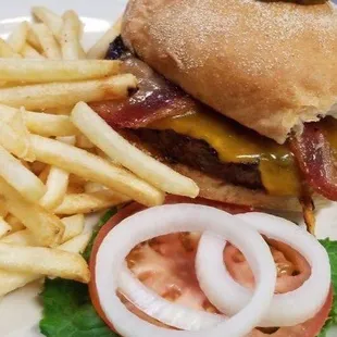 Cheeseburger w bacon and skin on fries