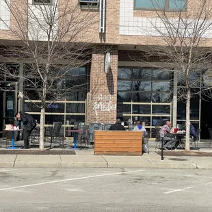 the outside of a restaurant