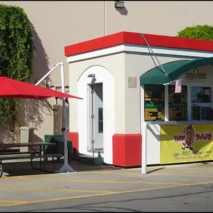 Fat Dawg Cafe is located in front of the Home Depot Stanford Ranch location, on Fairway Drive, in Roseville, CA.