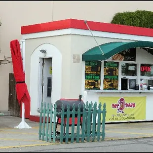 I've arrived at Fat Dawg Cafe, located in front of Home Depot on Fairway Drive, in Roseville.  Taco time!