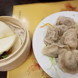 Pork Belly Fritter in Steamed Gua Bao (2)