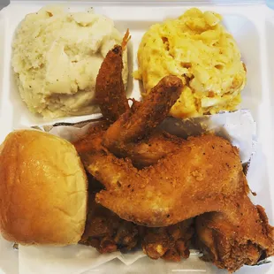 Jumbo Wing dinner w/2 sides and dinner roll