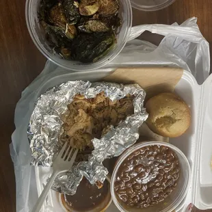 Smokehouse platter with pulled chicken