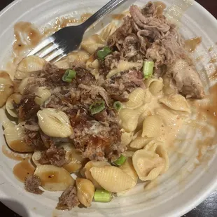 Mac &amp; cheese with pulled chicken