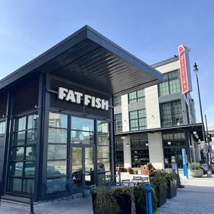 Front of store facing Maine Ave - actual entrance is in back ( Market Square)