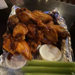 chicken wings and celery