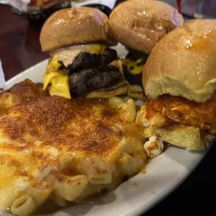 3 sliders &amp; Mac n' cheese