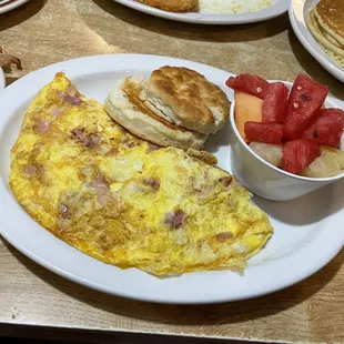 Ham &amp; cheddar omelette with side of fruit