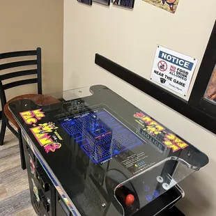 Old school arcade game while you wait