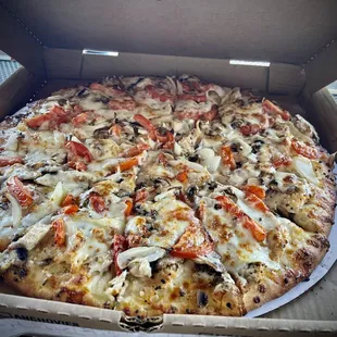 Garlic Chicken Pizza ( no olives  )