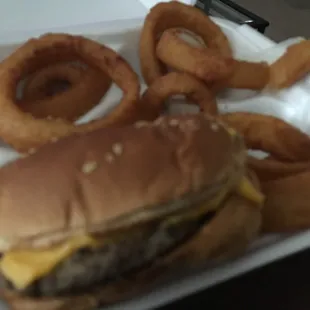 Little Mo with cheese and onions rings