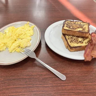 a plate of bacon and toast