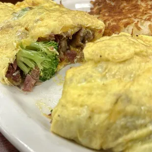 Build Your Own Omelette - sausage, bacon, broccoli with hashbrowns
