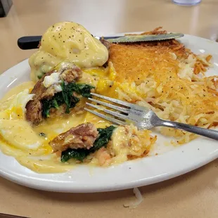 Florentine enedict with Italian sausage and hash browns