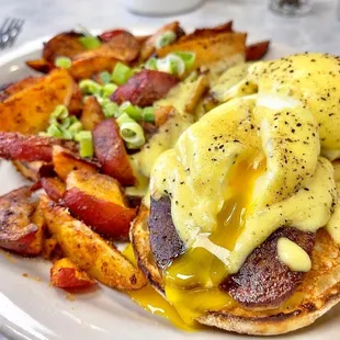 Nat&apos;s Benedict with American Fries