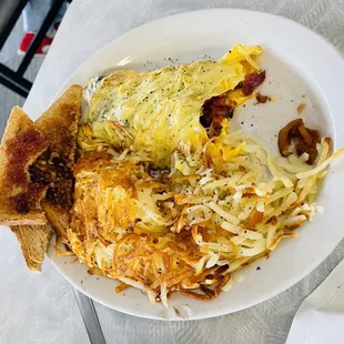Bacon and cheese omelette with a side of hash browns