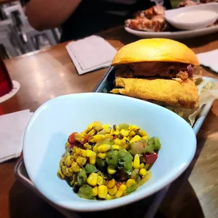Little piggy burger with roasted corn