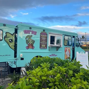 A delicious food truck.