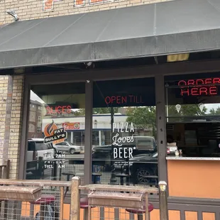 the outside of the restaurant