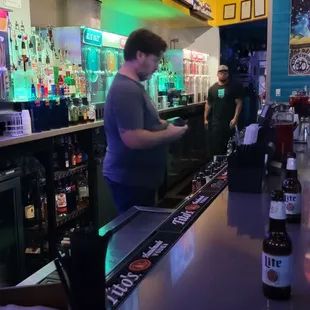 This guy does nothing! Very bad bartender.