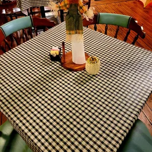 Oct 2021: Decorated for fall! Now sit-down dining!