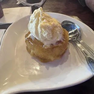 Pineapple upside down cake with ice cream
