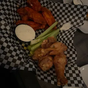 10 wings- parm garlic and medium Buffalo