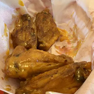 BBQ WINGS.