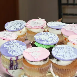Lace topped cupcakes- in SIX different flavors!!