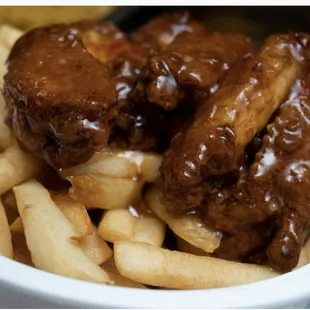 Our lunch special 5PC sweet chilli wings and fries