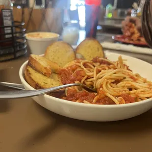 Spaghetti marinara with garlic bread