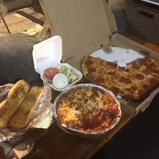 Medium pepperoni thin crust, rigatoni pasta side, salad &amp; garlic bread.