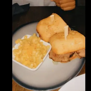 Steak sandwich &amp; mac