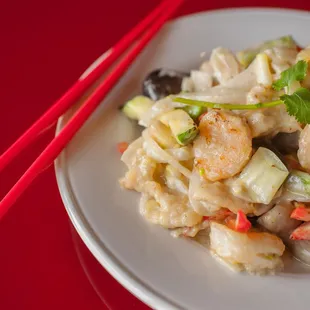 Phoenix &amp; Dragon: shrimp and sliced breast of chicken with straw mushrooms, green and red bell peppers, zucchini, and diced avocado