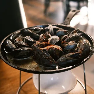Iron Skillet Grilled Pei Mussels