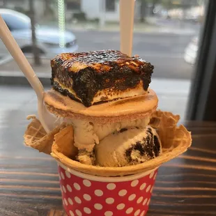 Cookie cup - cookies &amp; cream and birthday cake with red velvet macaron