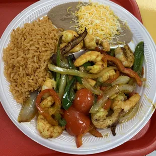 Shrimp Fajitas with hot tortillas on the side - fresh and delicious! Camarone Shrimp