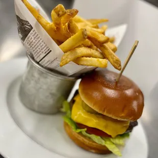 "Sounds like a perfect combo to give you energy in the middle of the week !
-
So many delicious options at @favoritebistro
-
It's easy t