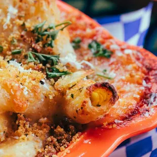 a plate of macaroni and cheese