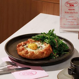 Veggie Breakfast Crostata
Caramelized Onion Jam, Tomatoes, Goat Cheese, Baked Egg