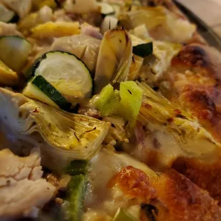 White sauce , chicken, artichokes, zucchini , red onions with garlic
