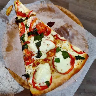 Neapolitan Pizza (ig: les.s_eats)